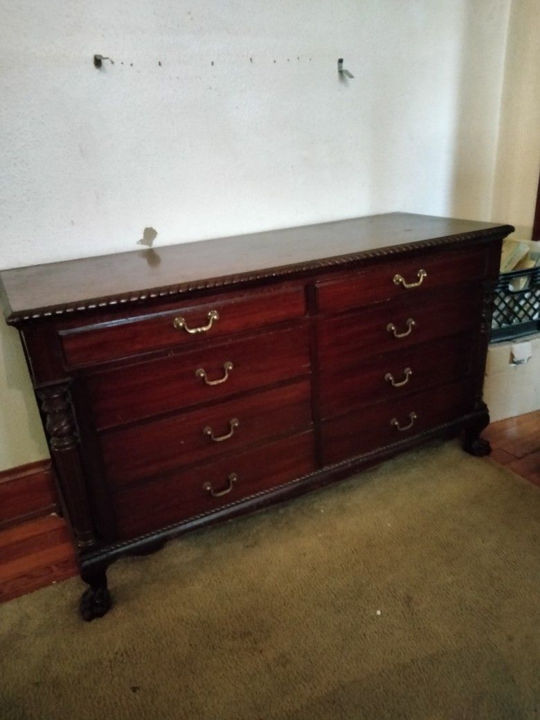 Paine Furniture https://offerup.com/redirect/?o=Q28uQm9zdG9u