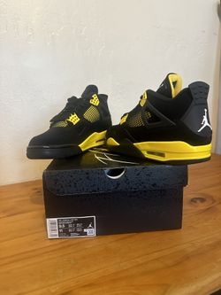 Air Jordan 4 Thunder Size 9.5 2023
