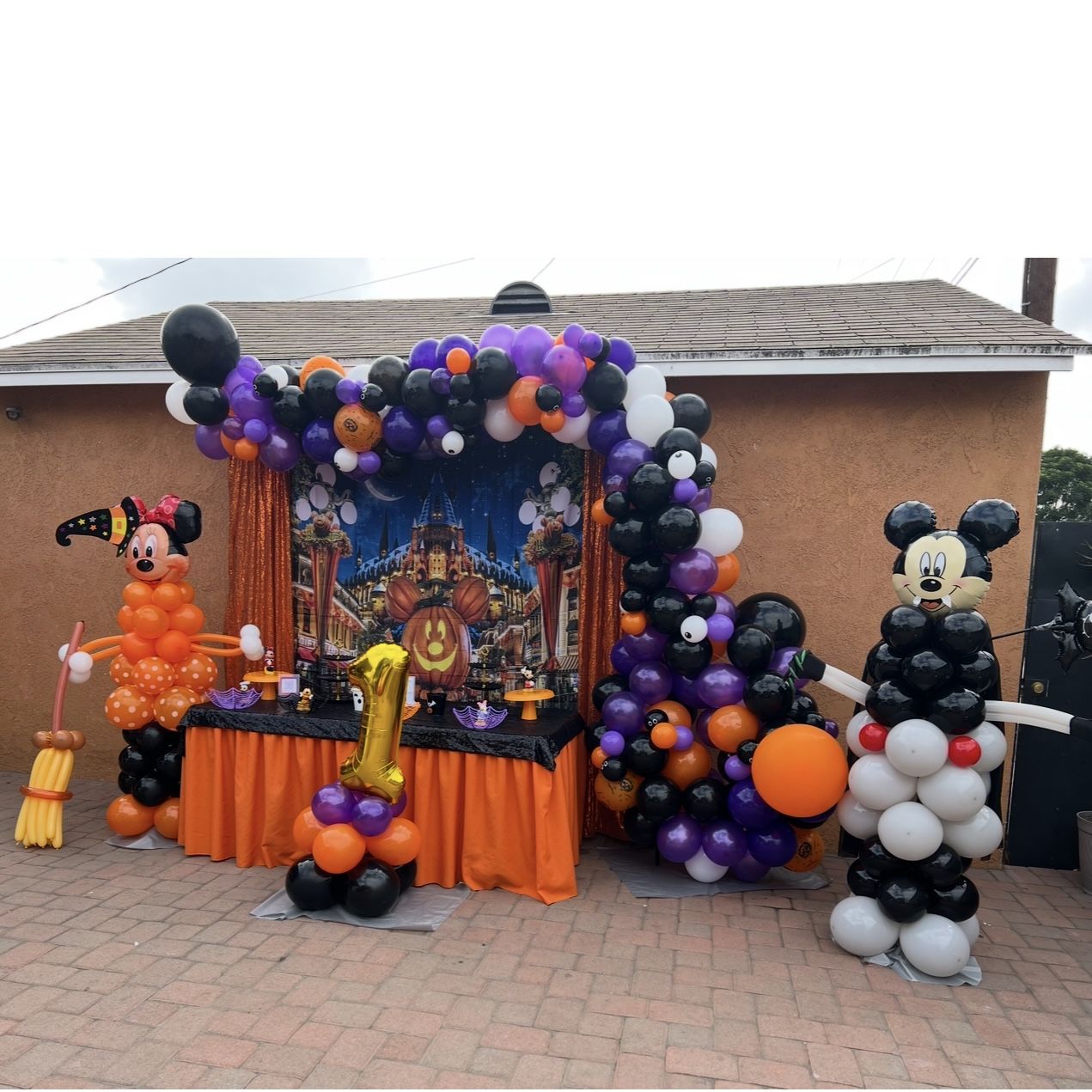 Halloween Party Decorations- Balloons - Tents