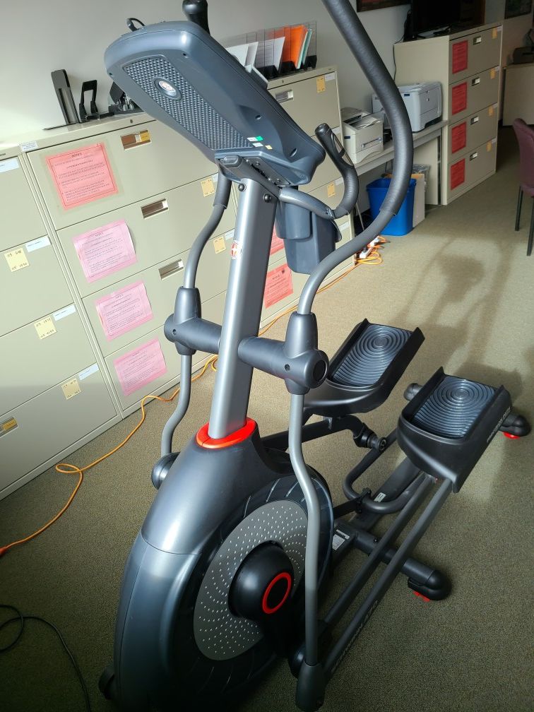 SCHWINN 470 ELLIPTICAL MACHINE