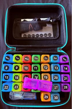 Medication Organizer AM/PM (30 Day) with Pill Splitter