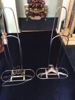 2 Metal clothes hangers holder