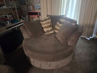 Round love couch