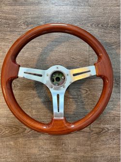 Wood grain steering wheel
