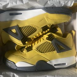 Lightning 4’s  Size 10.5