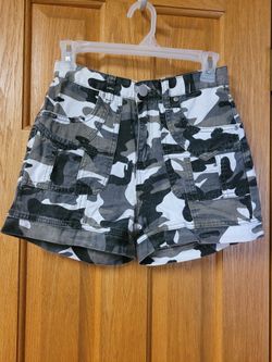 Pretty Little Thing Camo Shorts. US Size 2.
