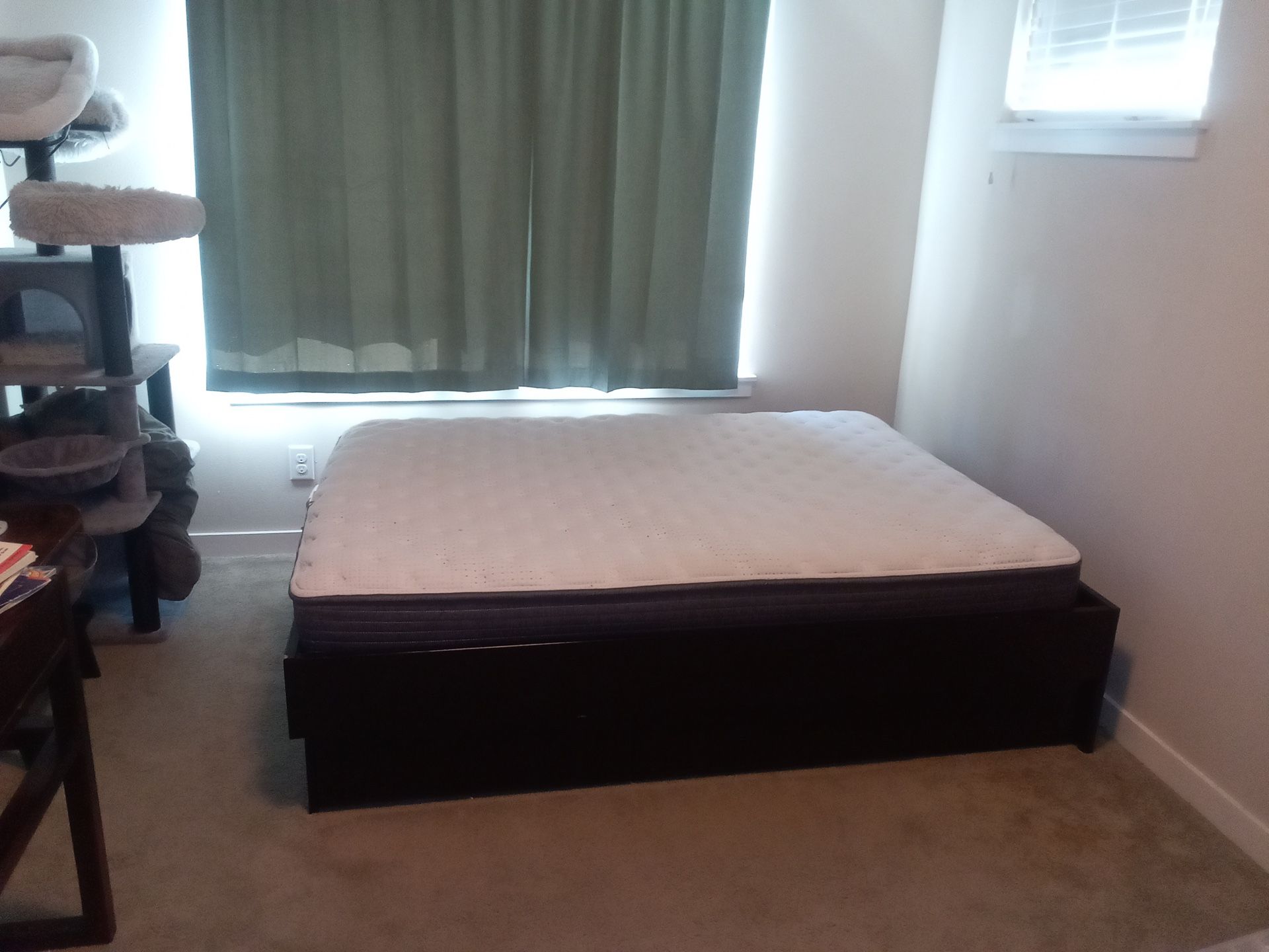 Full Size Bed Frame / Drawers