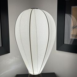 Lámpara de pie Up  O Lámpara de mesa en versión pequeña 