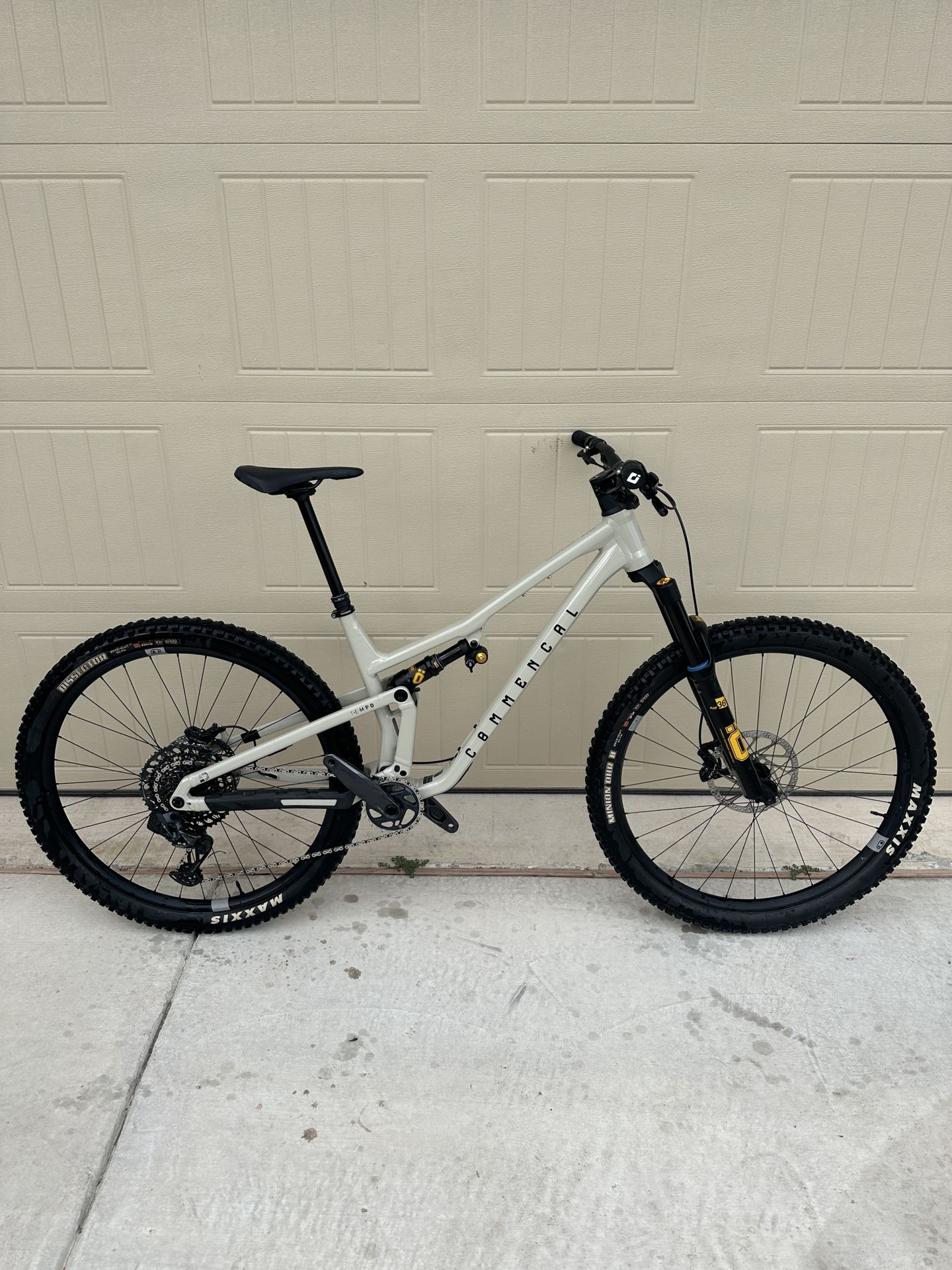 2024 Commencal Tempo Ohlins Edition Mountain Bike