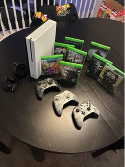 Xbox one S 500gb 8 games 3 controllers