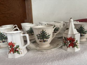 Nikko Christmastime Cups & Saucers