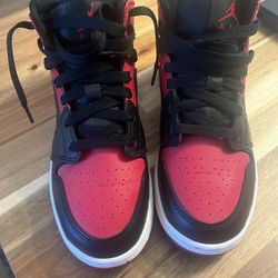 Jordan 1 Mid (GS) Size 4y
