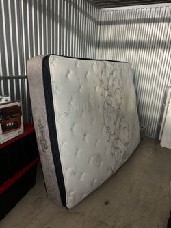 Premium Queen Pillow Top Mattress
