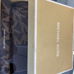 Michael Kors Beanie Glves And Scarf