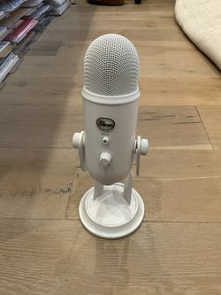 Logitech - White Yeti Professional Multi-Pattern USB Condenser Gaming Microphone with Exclusive Streamlabs Themes