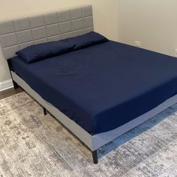 Queen bed With mattress And Sheets - Almost Brand New 