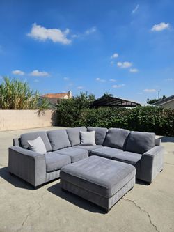 Beautiful Sectional Sofa With Ottoman 💥 Free Delivery 💥