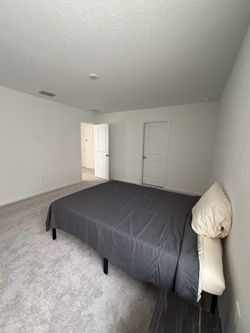 4 Full Beds/Mattress Included