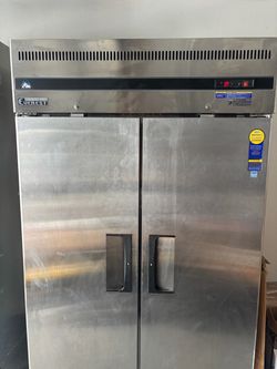 Commercial refrigerator 2 door reach in