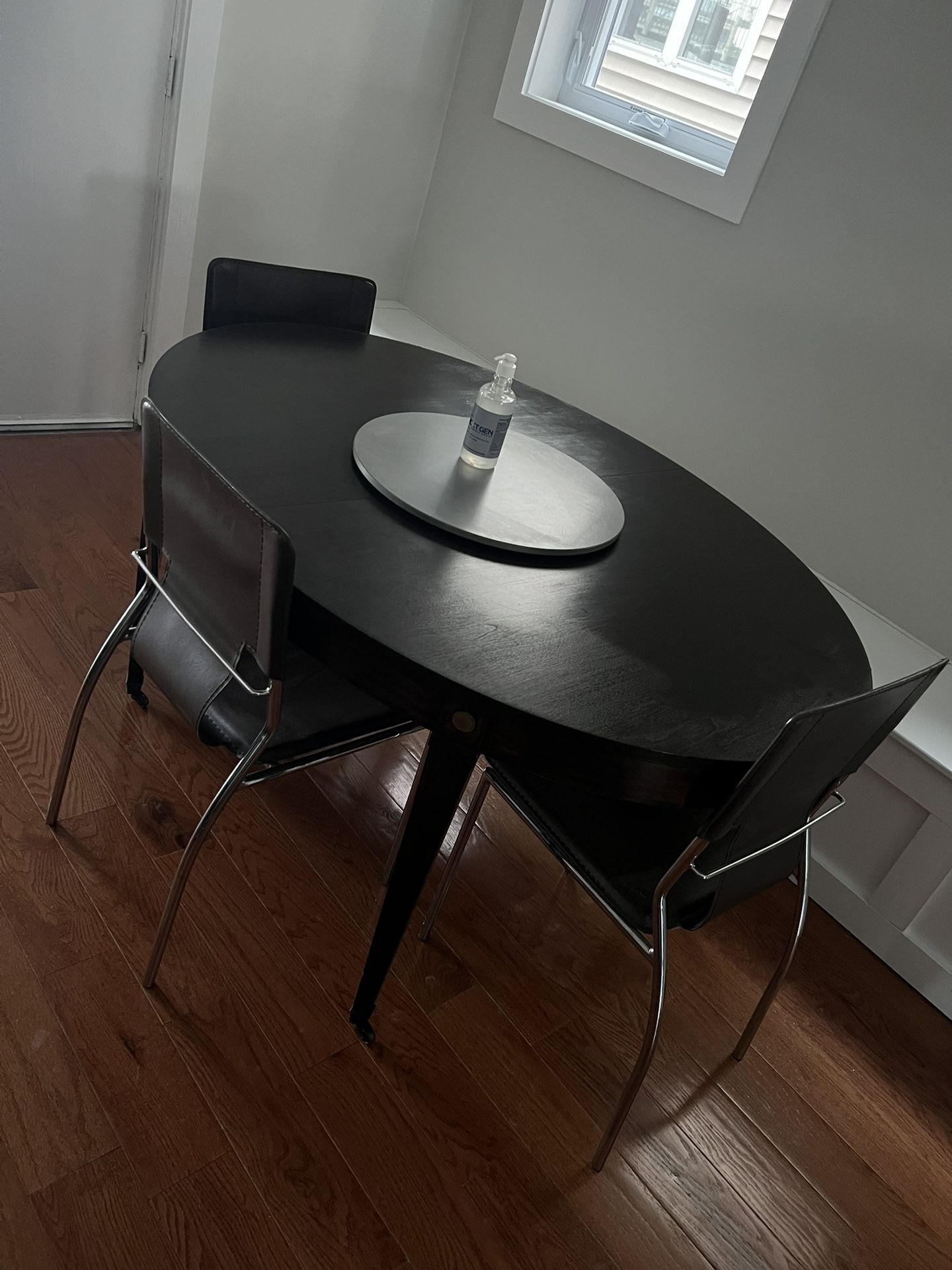Oval dark stain dinning table