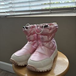 Girls snow boots Size 4 