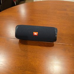 JBL Flip 5 Bluetooth Speaker 