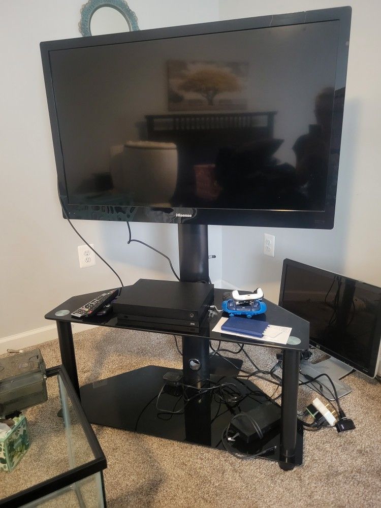 TV With Swivel TV Stand