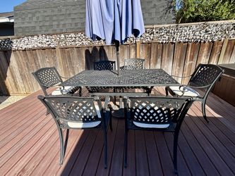 Outdoor Patio Dining Set: Cast Aluminum Table with 6 Chairs and Umbrella