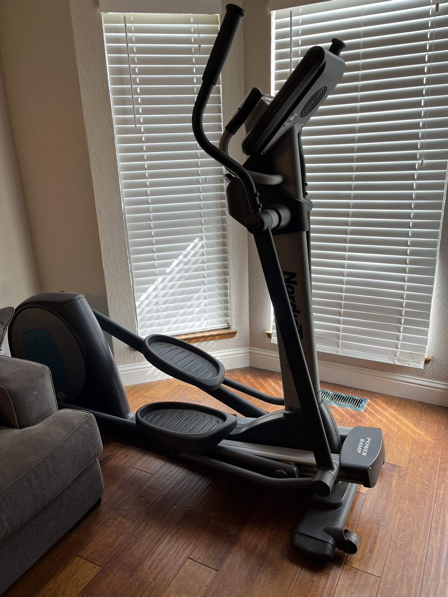 NordicTrack Commercial 1300 Elliptical