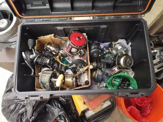 17 old fishing reels penn