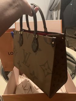 Limited Edition Louis Vuitton Floral Design on Black Signature Logo LV  Embossed OnTheGo Tote Bag for Sale in Wellington, FL - OfferUp