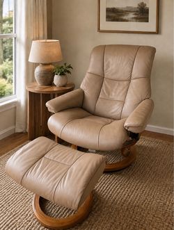 Ekornes Stressless Mayfair Large Leather Recliner & Ottoman