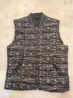 H&M Men’s Camo Puffer Vest Black Gray Full Zip Lightweight Size XL