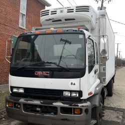 2009 GMC REEFER BOX TRUCK 