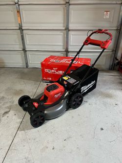 New Milwaukee M18 FUEL Brushless Cordless 21 in. Walk Behind Dual Battery Self-Propelled Mower (Battery Not Included)