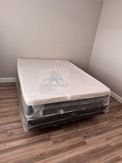 Queen mattress pillow top set with box spring (2pc - new)