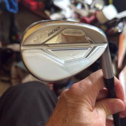 Mint Mizuno JPX 900 Sand Wedge. Golf Clubs