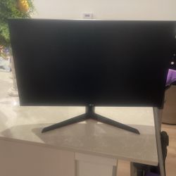 LG ISP Monitor 27in