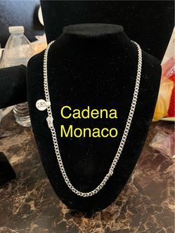 Cadenas, aretes, y relojes
