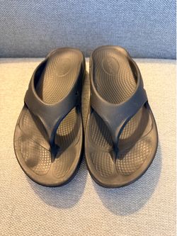 OOFOS sandals - size w