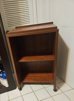 Printer / podium stand with lockable wheels