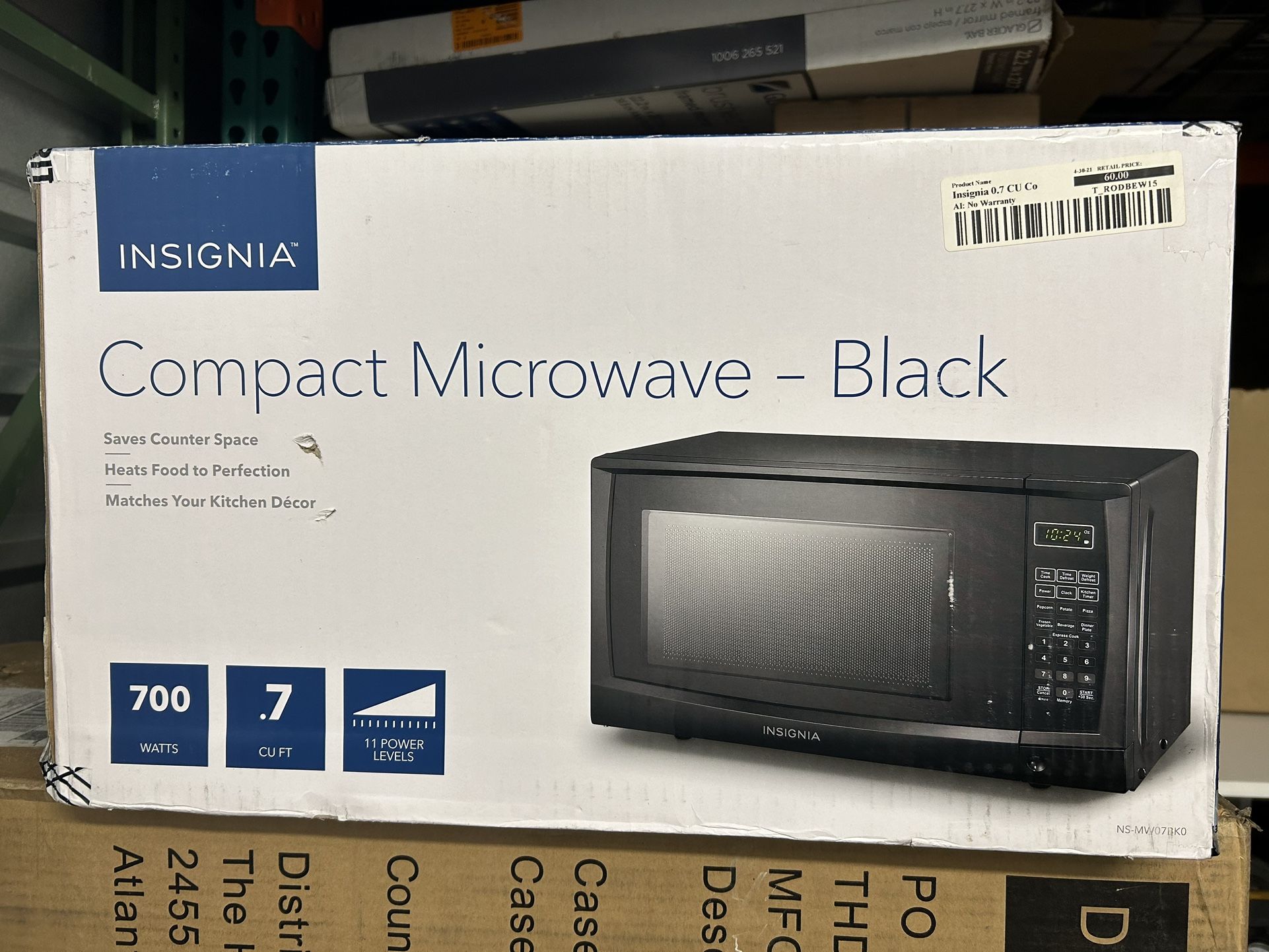 Insignia™ - 0.7 Cu. Ft. Compact Microwave - Black