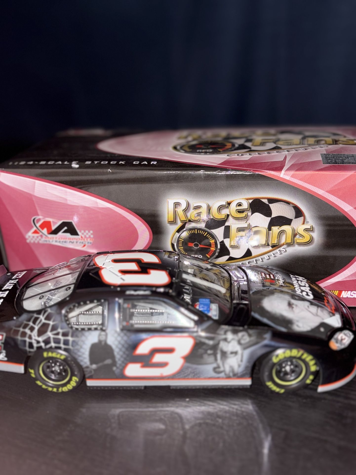 Race Fans Collectibles Dale Earnhardt Johnny Cash Man in Black Monte Carlo SS 1:24 Scale Die Cast Stock Car Replica