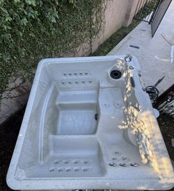 Open Box Lifesmart Spas Bahama 5 Person 28-Jet
