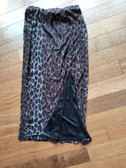 Long skirt with slit