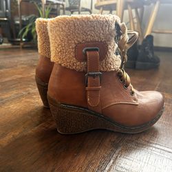 Women’s/Teen Boots and Shoes - all size 7