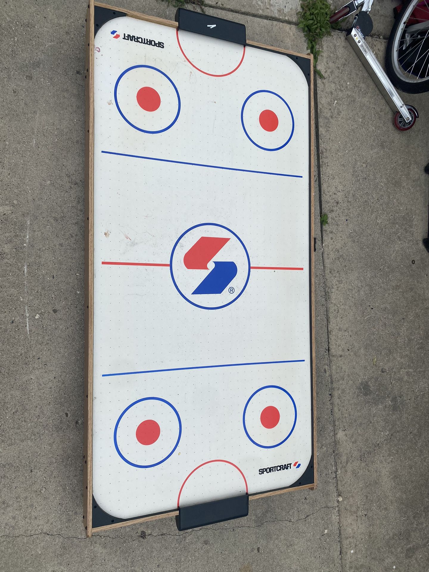 Air Hockey Table (sportcraft)