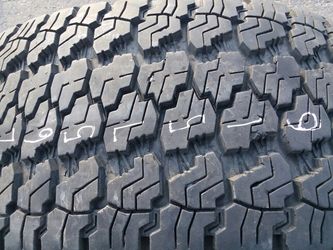 265 75 16 one Goodyear Wrangler tire