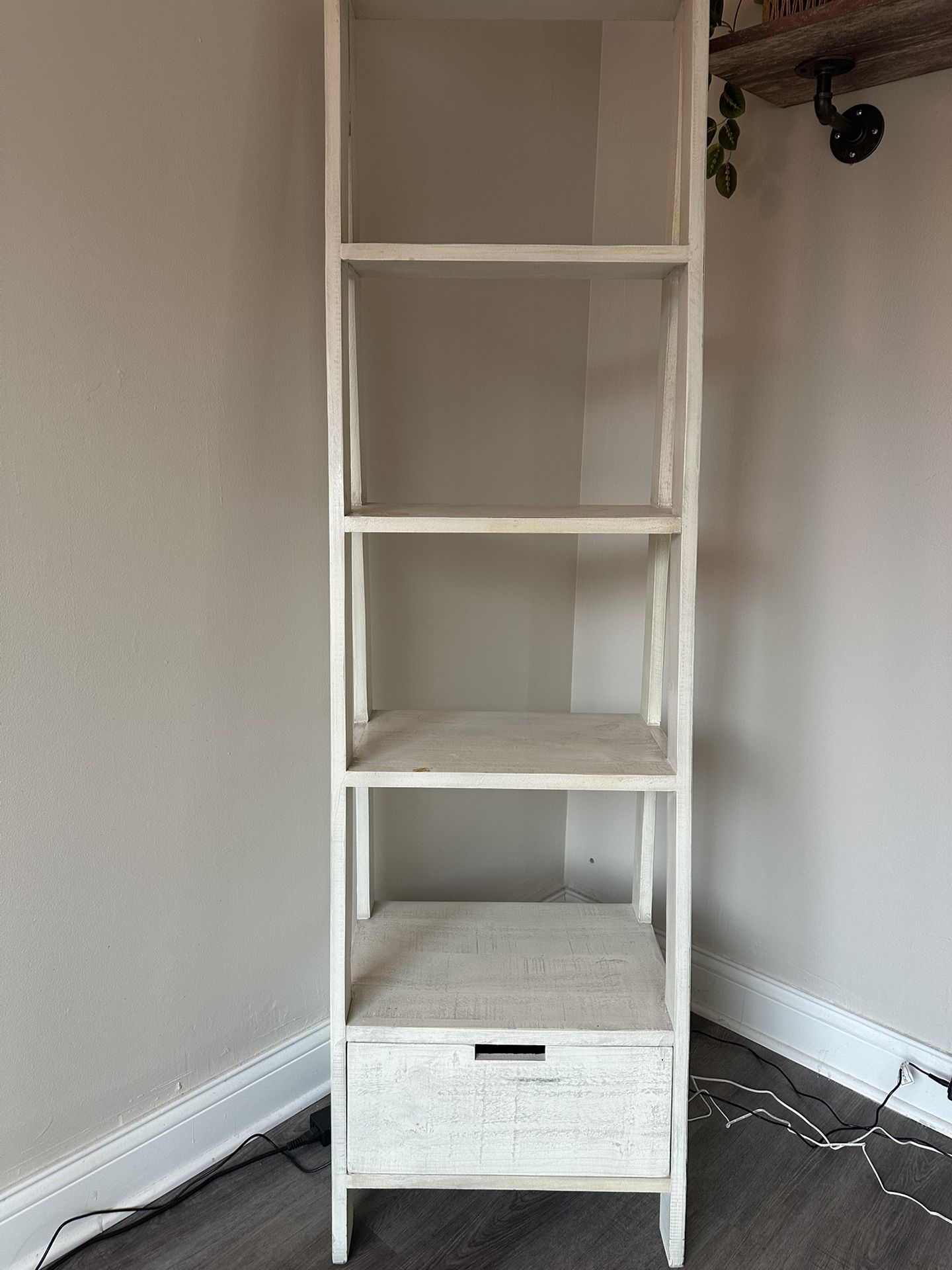 White Wooden shelf