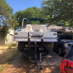 2003 Bennington Pontoon Boat